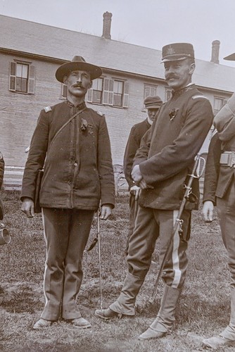 Spanish American War Glass Plate Negative Four Soldiers Officers Posing Outdoors - Picture 3 of 10