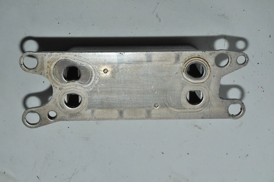 Dodge Grand Caravan 2011-2013 3,6 L soporte enfriador de aceite OEM (1650102301) Foto 3 de 3