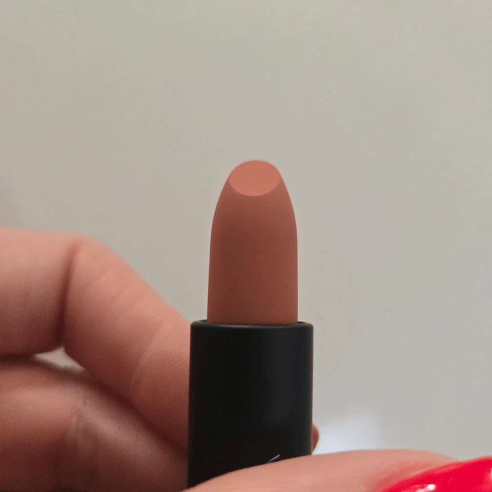 Lápiz labial Missha en terciopelo Dare Rouge nuevo Foto 4 de 4