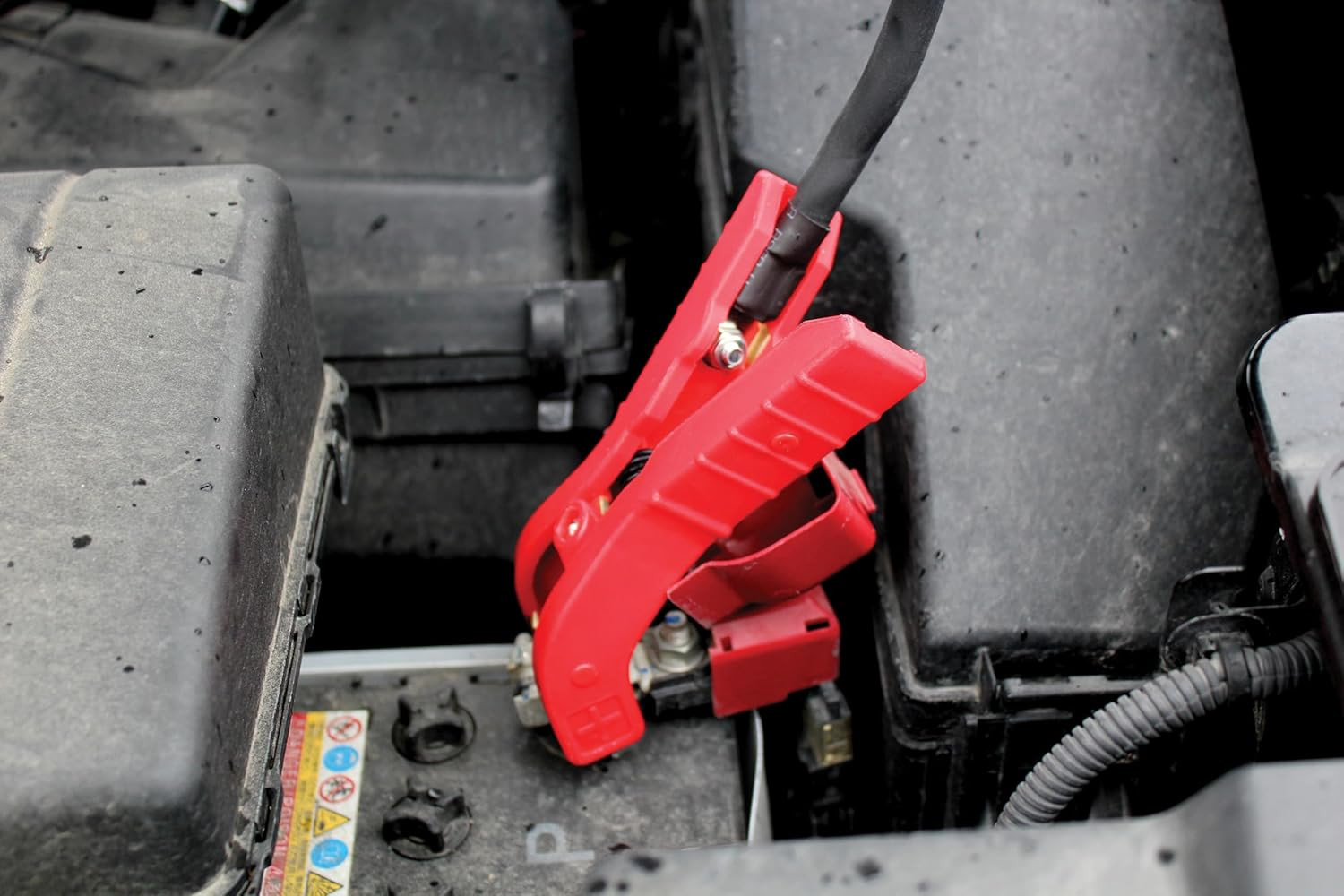 Clore Automotive Jump-N-Carry JNC770R 1700 Peak Amp Premium 12 Volt Jump Starter