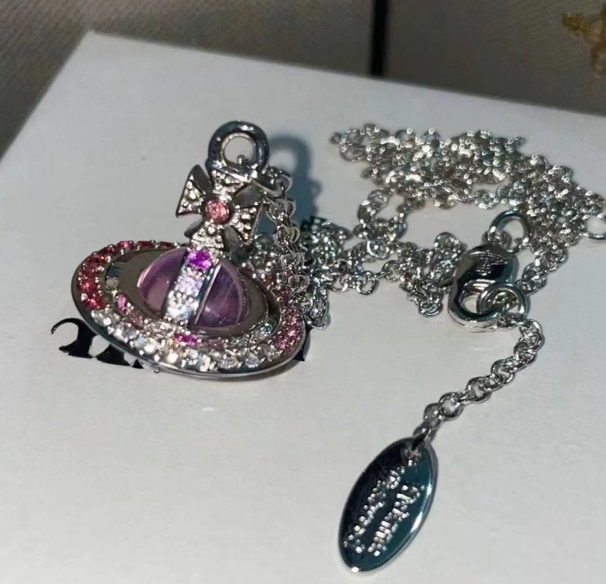 Collar Vivienne Westwood Orbe Usado Estrás Plata Rosa Bajo Relieve Foto 4 de 4