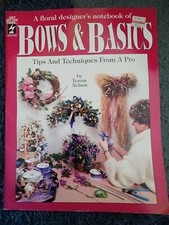 Łukarki i podstawy Kwiatowi projektanci Wskazówki i techniki Łatwy krok po wieńcu girlandowym