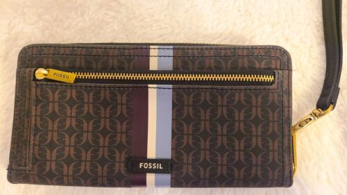 Fossil 'Logan' Full Zip Around Wallet in Beautiful Condition