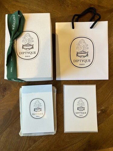 Diptyque leere Geschenkbox mit grünem Band, Geschenktüte, Karte, Taschentuch & Notizbuch