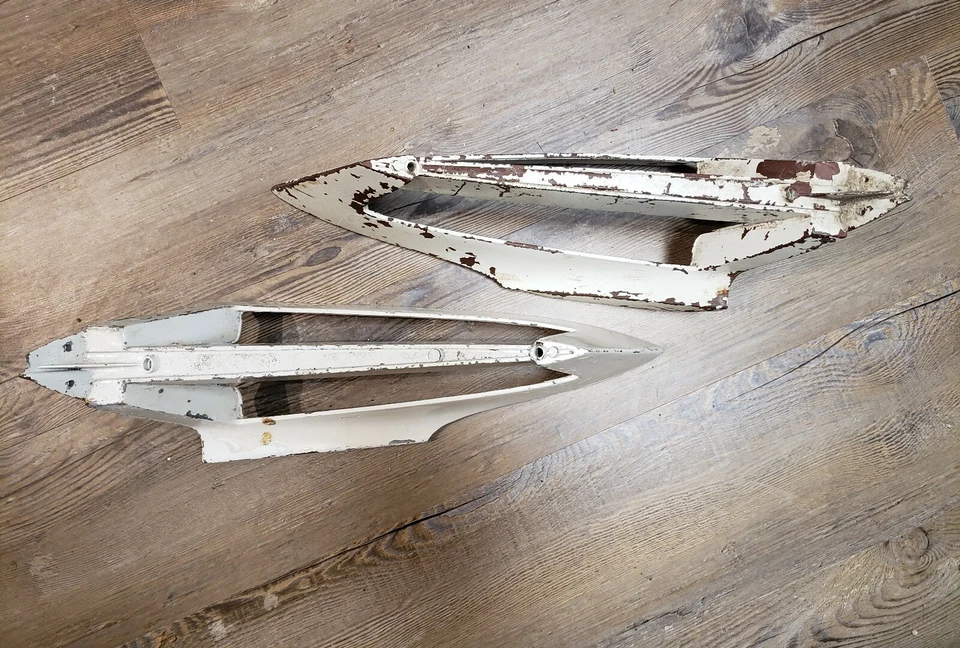 1967 Cadillac Eldorado Passenger & driver Side Taillight housings gm oem — 第 2/4 张图片