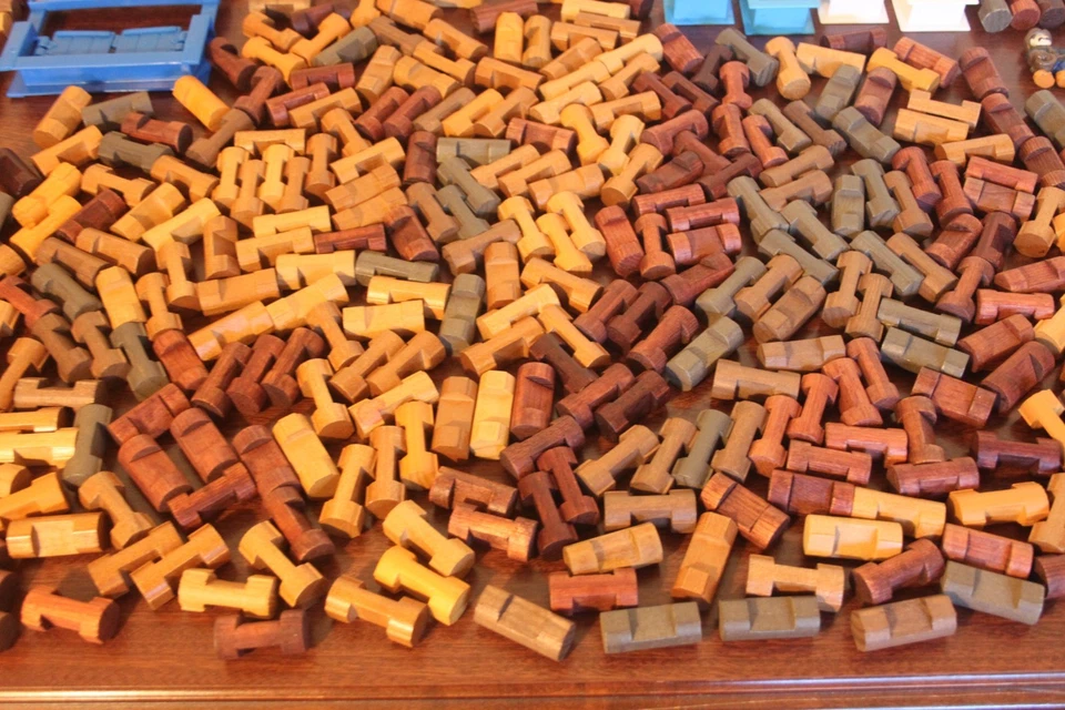 Lincoln Logs HUGE Lot 426 Pieces Vintage Roofs Windows TONS of Different Pieces - Image 3 of 4