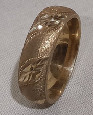 *9ct Yellow Gold Frosted Diamond Cut Wedding Band Ring Size P. 7 grams.  BOXED*