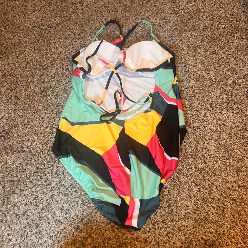 Traje de baño Xersion XXL de una pieza colorido geométrico entrecruzado trasero Foto 2 de 3