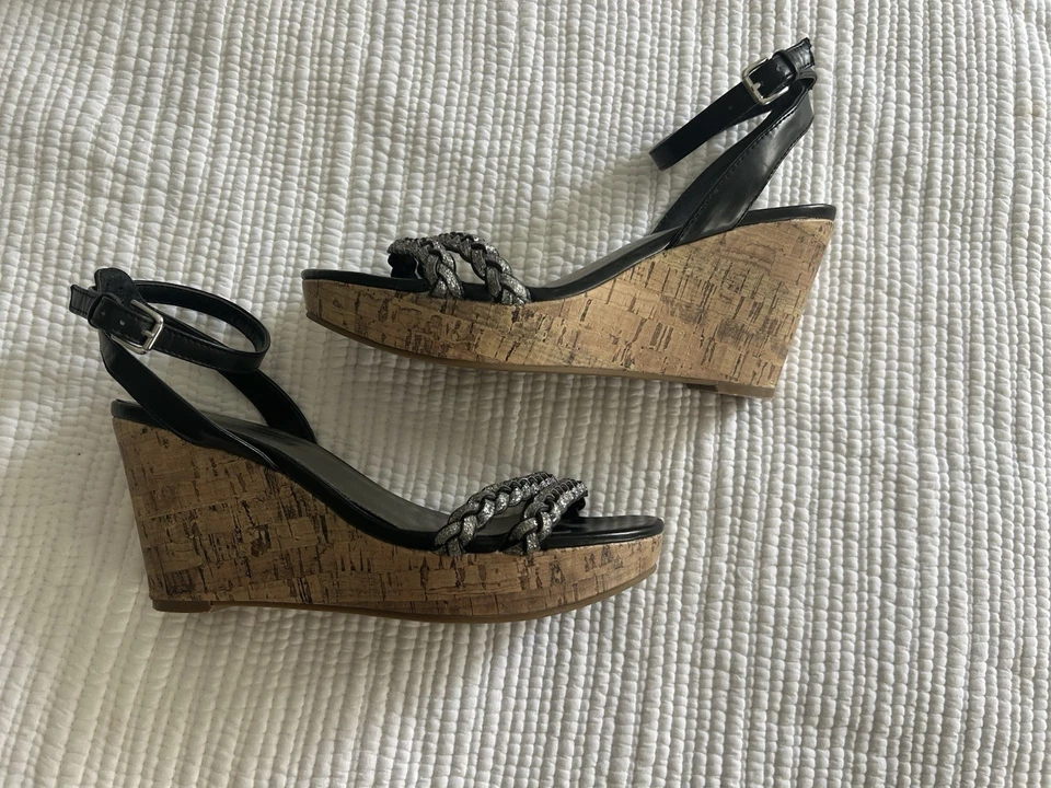Sandalias de cuña Unisa para mujer negras y plateadas con tiras de corcho 4 pulgadas talla 8 Foto 2 de 4
