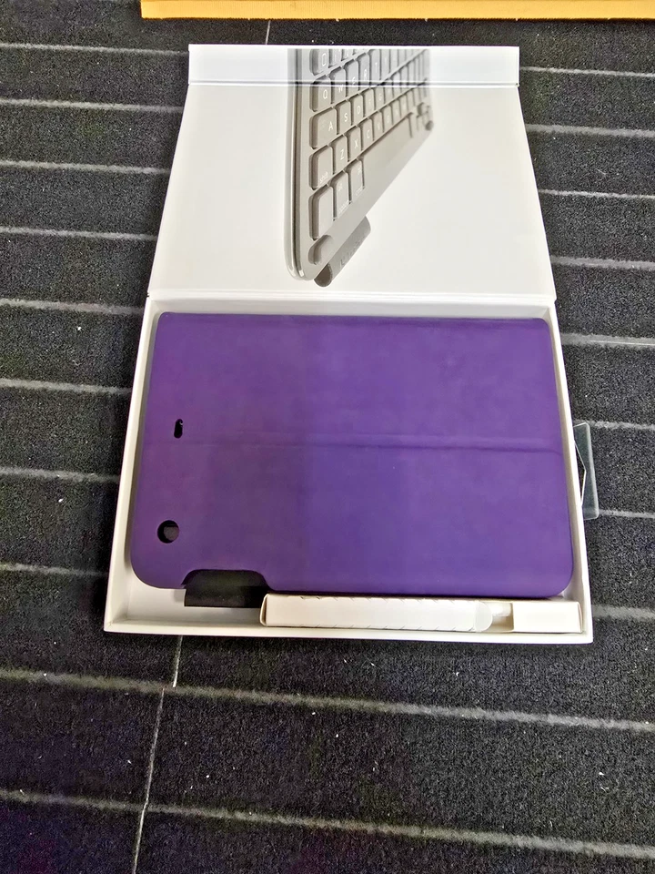 Logitech Ultrathin Keyboard Folio for Tablet / iPad Mini-Purple Case - Image 3 of 4