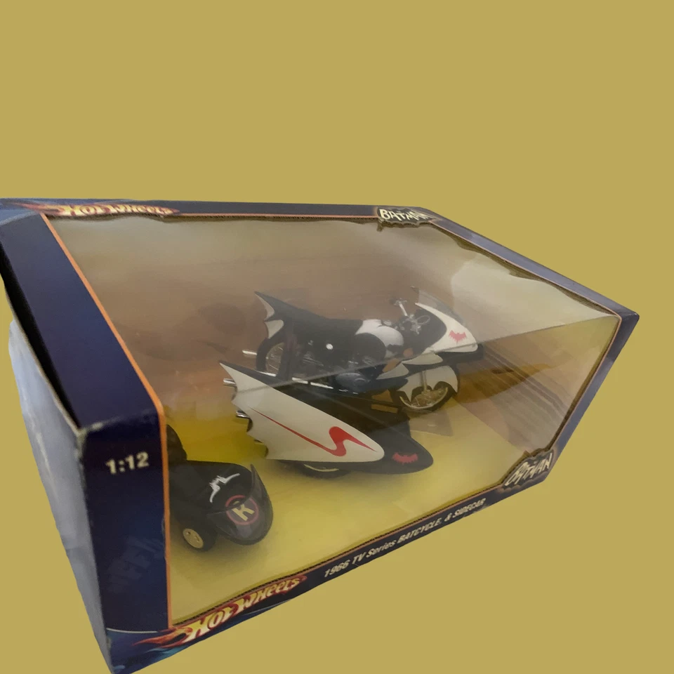 Hot Wheels 1966 TV Series BATMAN BATCYCLE & SIDECAR - 2009 1:12 #P6923 by Mattel - Image 3 of 4