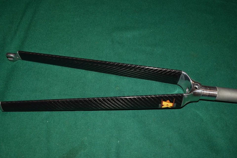 KINESIS 1'' inch Carbon road fork 700C threaded 190 mm straight blade 420g NOS - Image 4 of 4