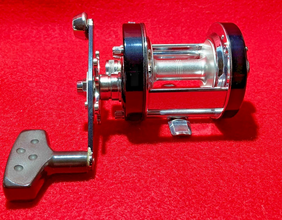 Carrete de baitcast Abu Garcia 6500 CT Big Game con mango extra nuevo - Raro Foto 2 de 4