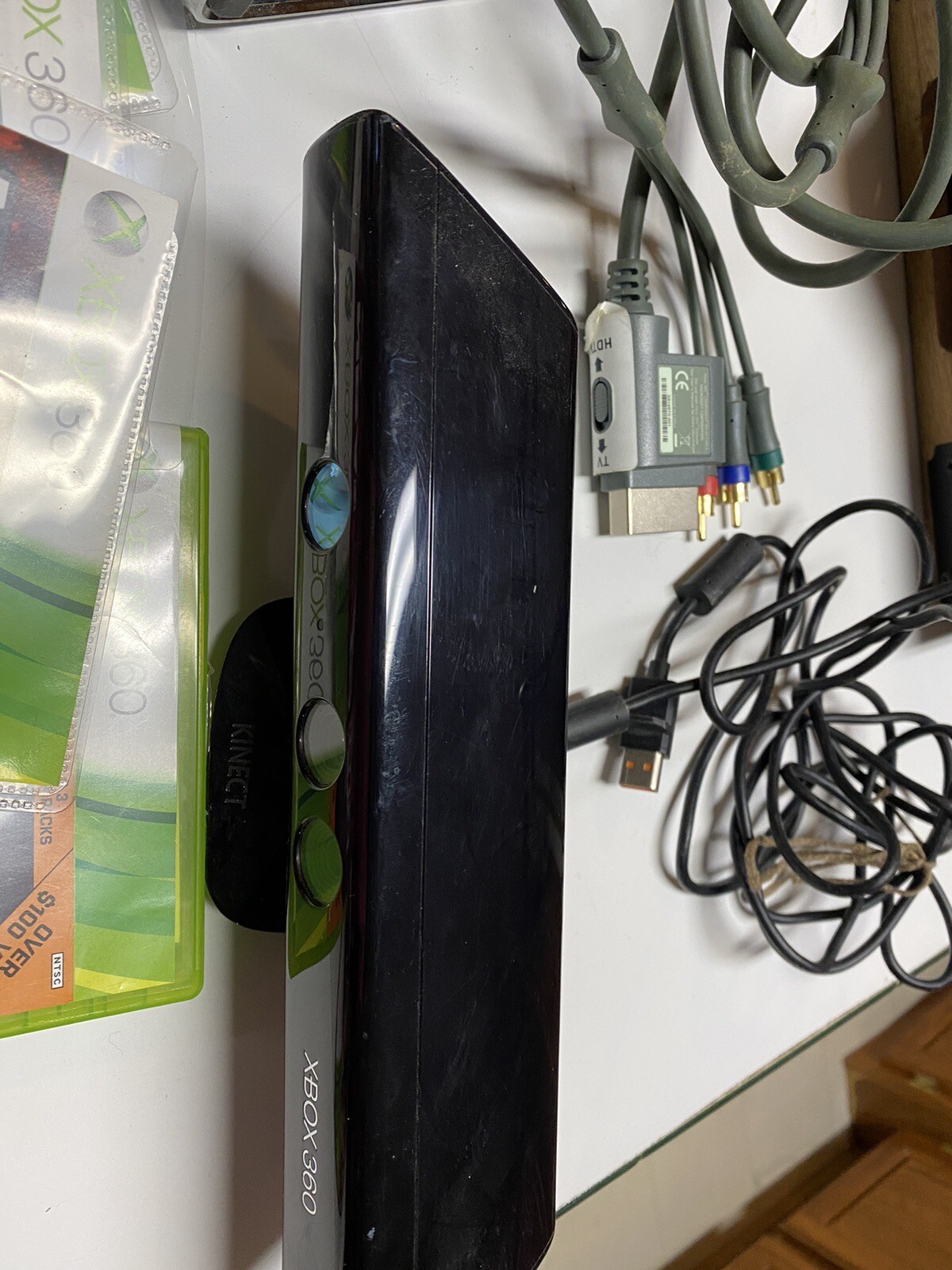 Xbox 360 MW3 Console With 10+ games, Two remotes and Cables And 15