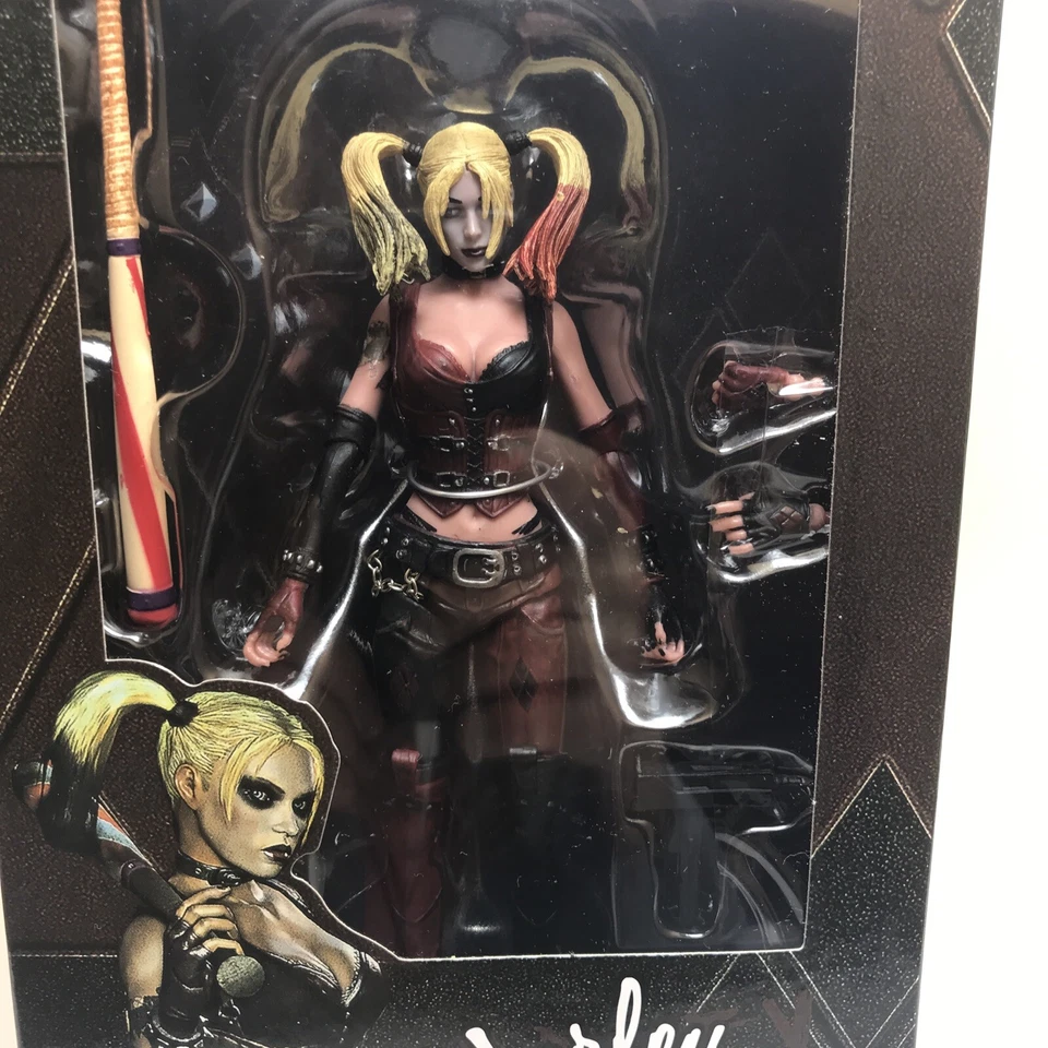 Figura de acción Harley Quinn 7" NECA Batman Arkham City Toys R Us exclusiva nueva Foto 2 de 4