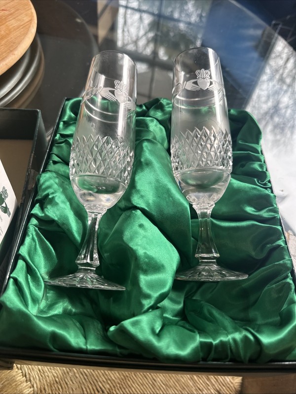 GALWAY OLD CLADDAGH CHAMPAGNE FLUTE, Etched & Cut Lead Crystal, 8", IRELAND