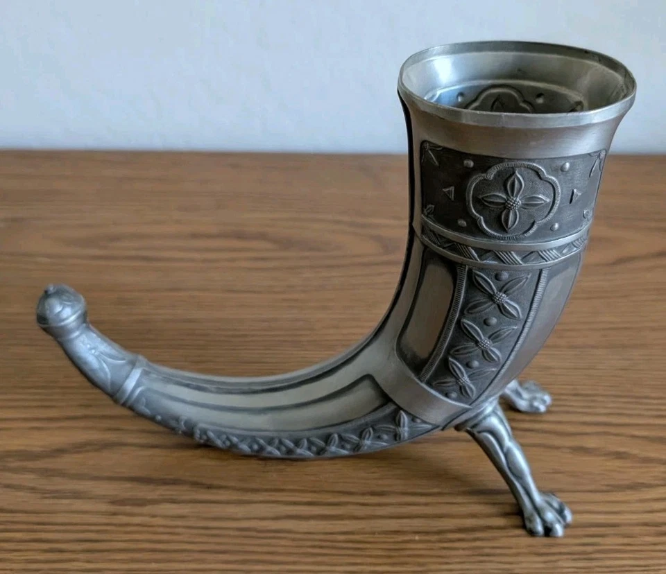 Cuerno de beber vintage Aksel Holmsen con patas peltre vikingo noruego disfrazado Foto 3 de 4