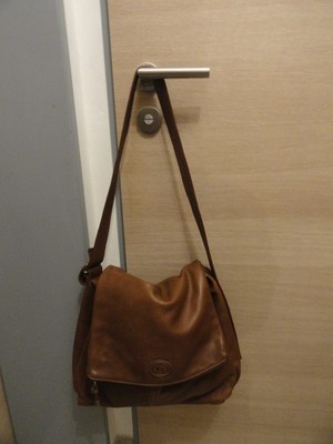 Damen echt Leder Schultertasche von Rossi, Made in Italy.