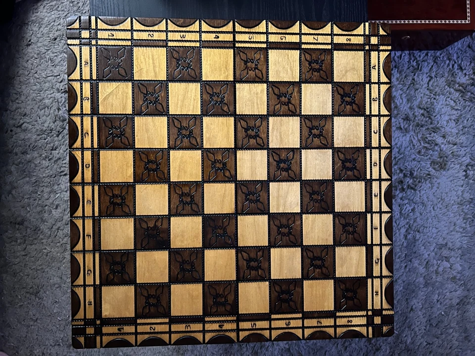 Juego de ajedrez de madera XL tallado a mano en Polonia Foto 2 de 4