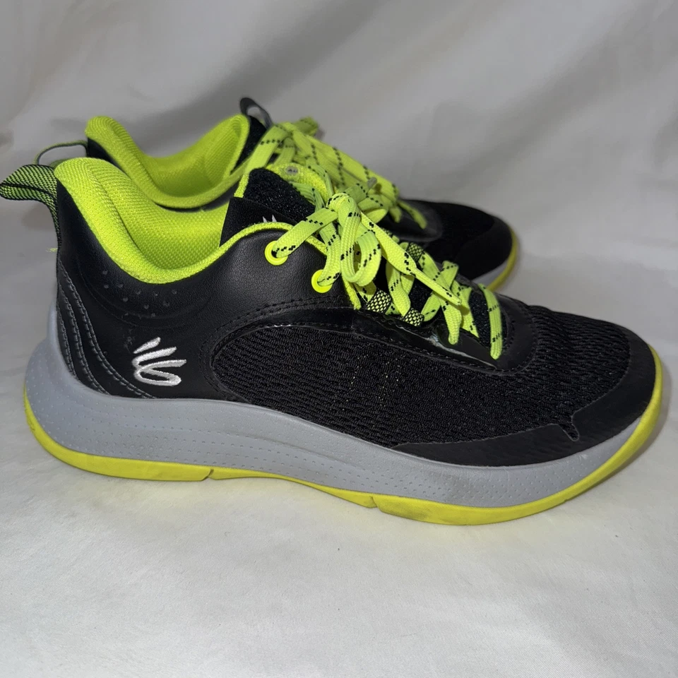 Under Armour  Steph Curry GS 3Z6 Size 6 Y  Kids Sneaker Black/Lime New In Box - Image 3 of 4