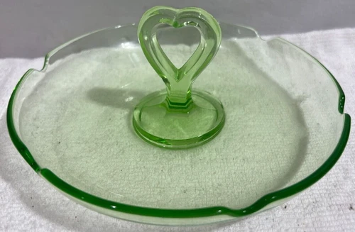 Green Depression Glass Bon Bon Candy Dish Heart Shaped Handle 6 3/4 " diam Vtg