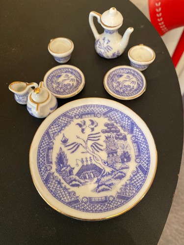 Miniature Blue Willow Tea Set - Porcelain - Picture 7 of 15