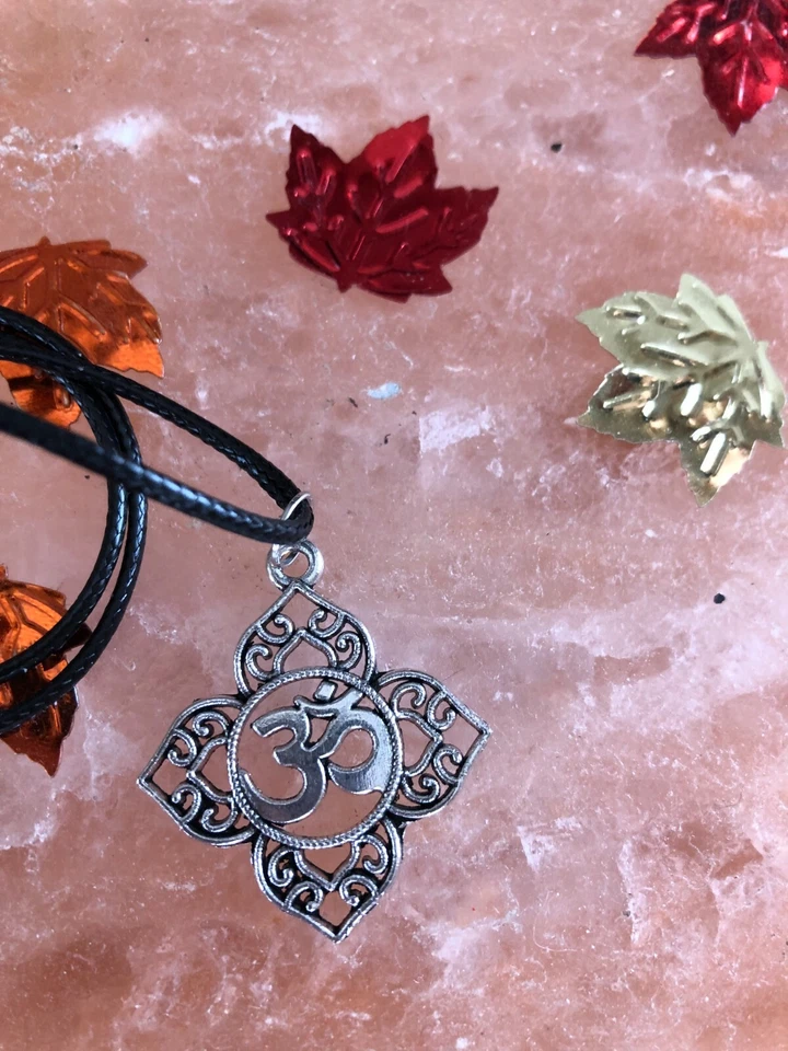OHM OM AUM Buda Loto Colgante Plata Dije, Budista, Yoga Dije Colgante Foto 4 de 4