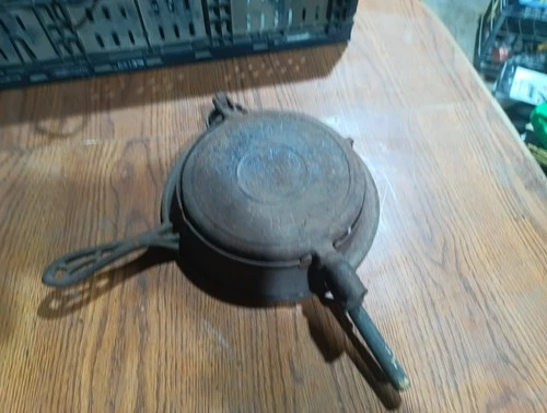 Griswold Cast Iron The American # 8 Waffle iron Finger Hinge Rough