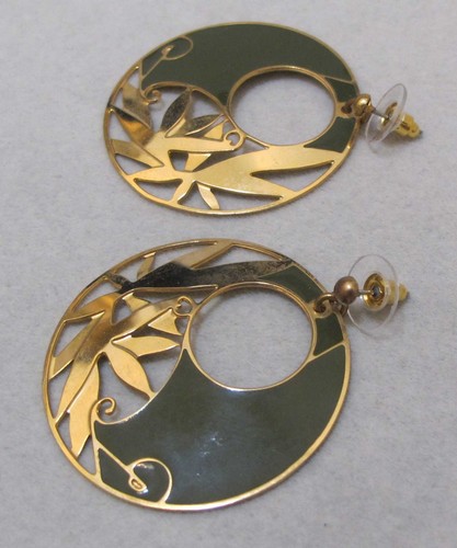 Orecchini pendenti vintage EDGAR BEREBI tono oro smalto verde BAMBOO 1-5/8” disco - Foto 5 di 11