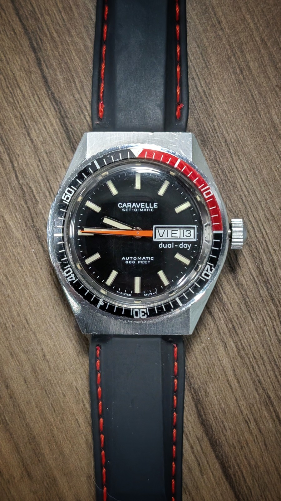 Vintage Men's Caravelle Set-O-Matic “Devils Diver” 666 Feet Automatic Watch runs