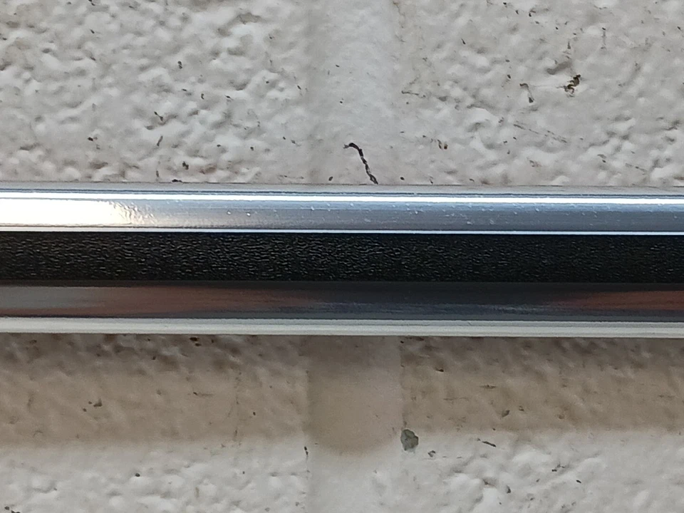 Nuevo OEM GM Front Trim Spear 12300961 1982 Buick Riviera diésel (676) Foto 4 de 4