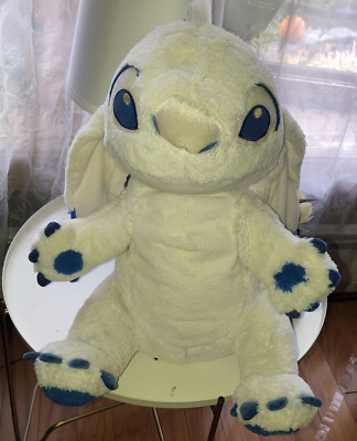 RARE Disney Store Exclusive Winter White Large 18