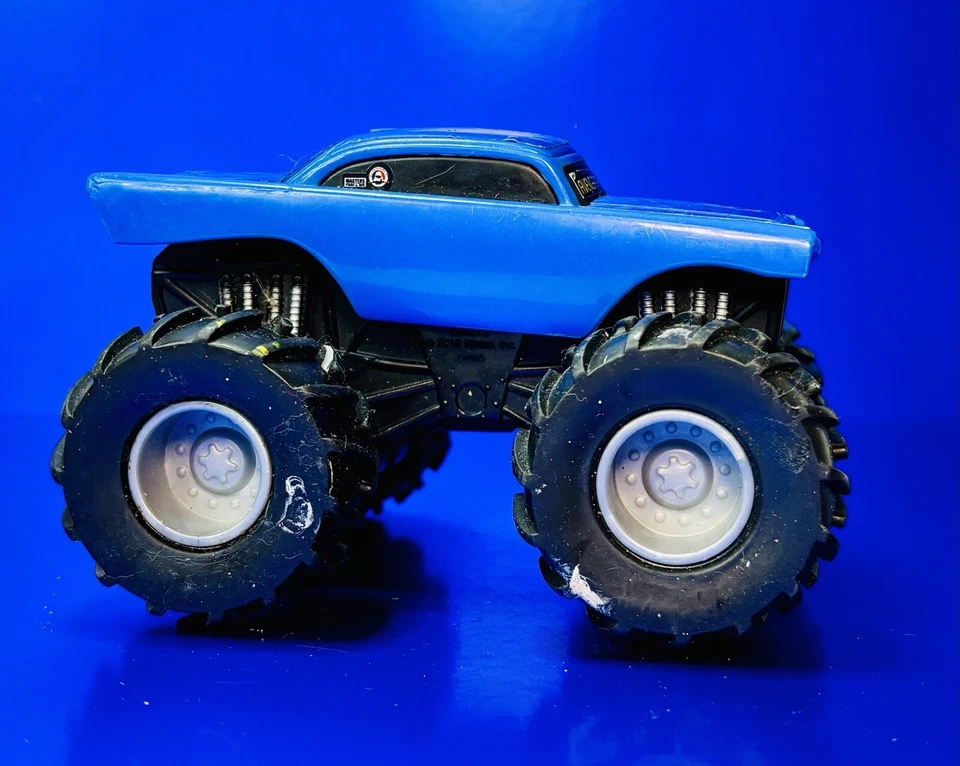 AVENGER MONSTER JAM HOT WHEELS REV TREDZ FRICTION ACTION BLUE PLASTIC 2010. - Image 3 of 4