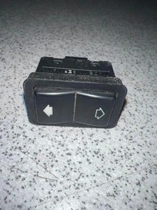 BMW 5 E39 Schalter für Fensterheber hinten links 8368974 2.50 Diesel 33760773