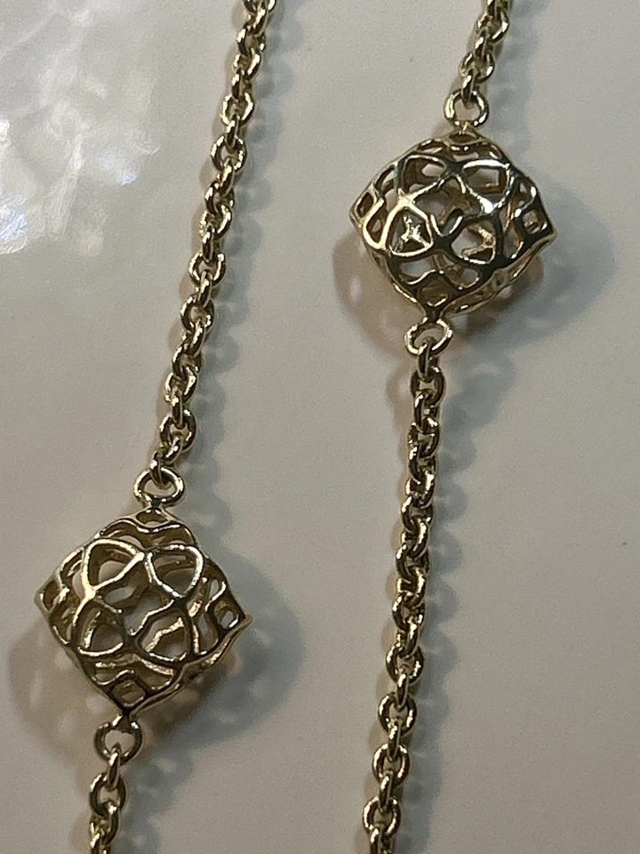 Colar Kendra Scott Nemera Long Station filigrana dourada 38”-43” aposentado assinado - Imagem 2 de 4