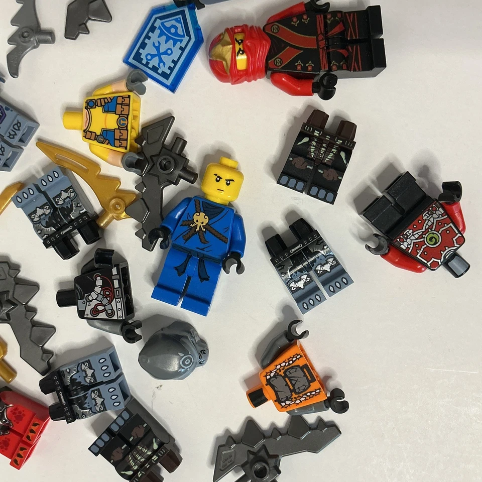 Lote de piezas de minifiguras Lego ~ Ninjago, Nexo Knights, Chima + Más ~ LEER DESCRIPCIÓN... Foto 4 de 4