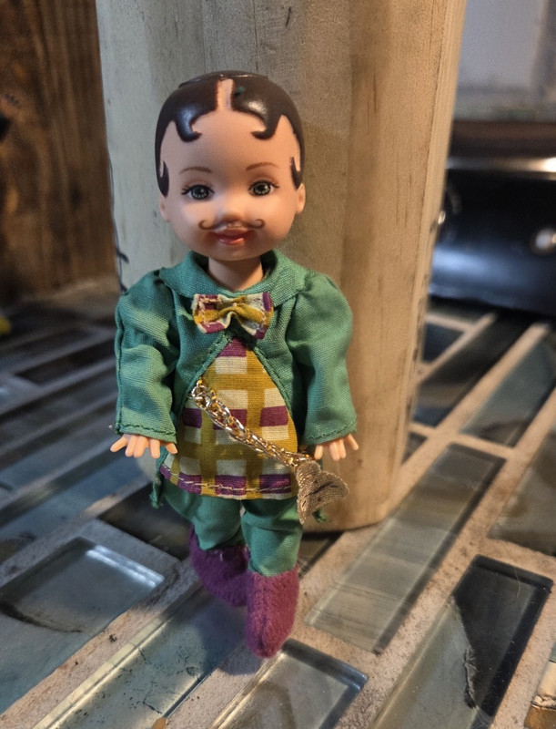 1994 Mattel Barbie  Wizard of Oz Doll Green Outfit missing hat cloth Body