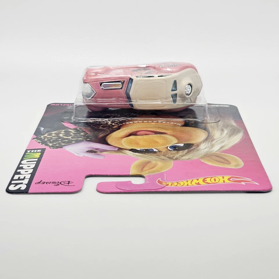 Chrysler Airflow Hot Wheels BDR71 - 1:64 поп-культура The Muppets Miss Piggy '34 - Изображение 3 из 4