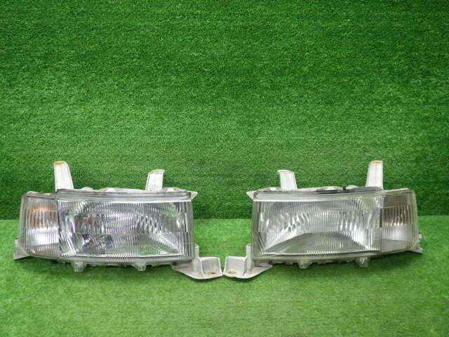 Toyota 2003-2006 Scion XB bB NCP30 35 Headlights Lamps Left