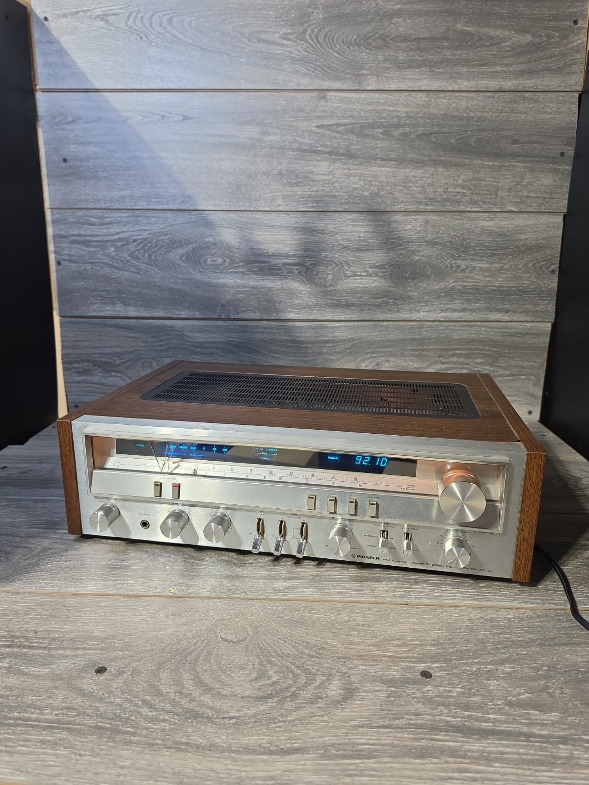 Pioneer SX-3700 AM/FM Vintage Stereo Receiver Amplifier Amp- Tested! Beautiful 