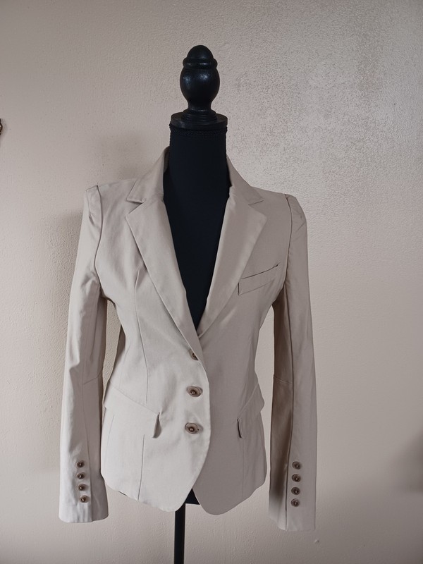 Women's Joseph Ribkoff Three Button 2 Pocket Jacket Blazer Beige Size 8