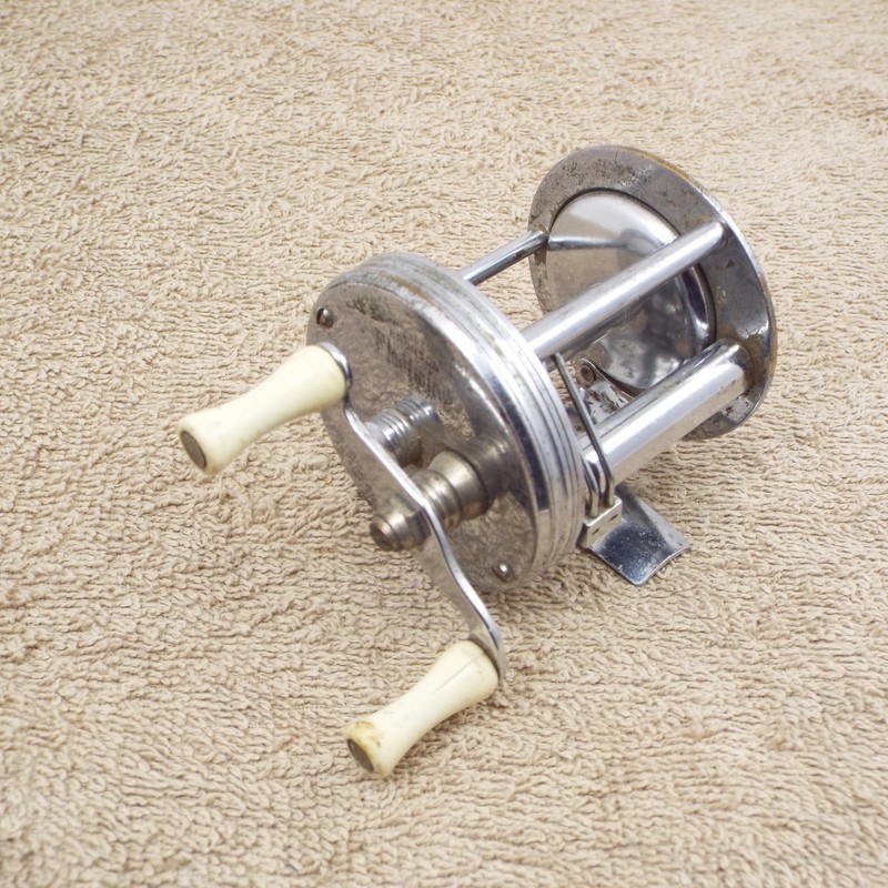 BRONSON FLEETWING NO.2475 Vintage fishing reel