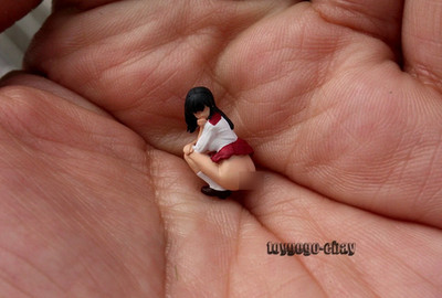 MINIATAURE 1/64 scale RED JK girl KIT Fit 1:64 CAR street stand Diorama