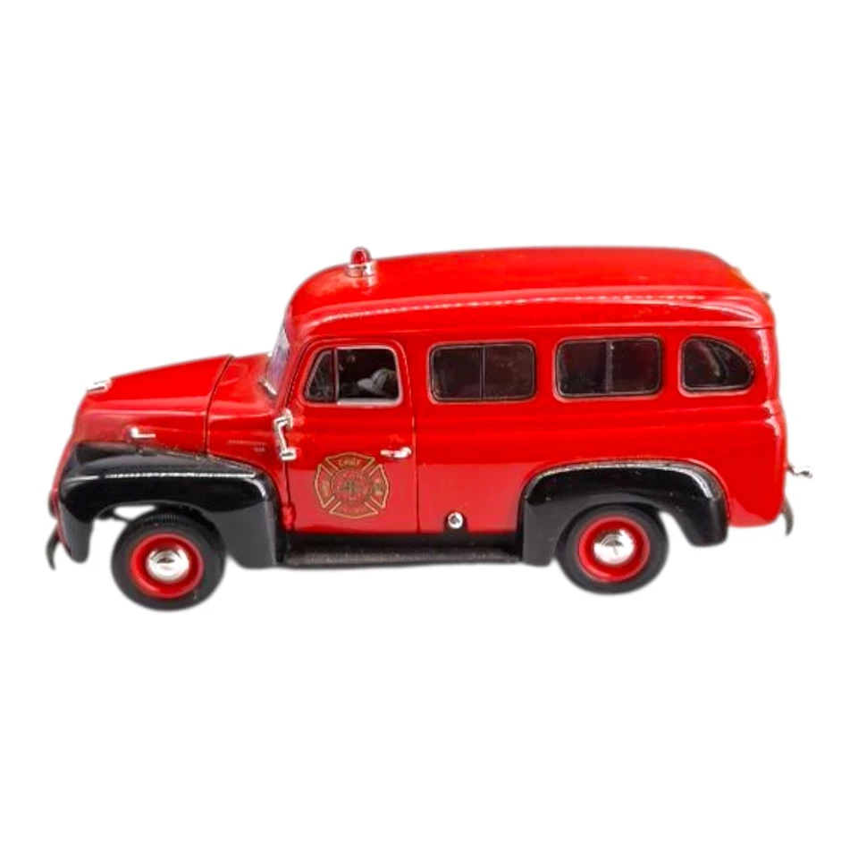 First Gear Fire Chief 1953 International Travelall Die Cast 1:25 #40-0185 - Image 2 of 4