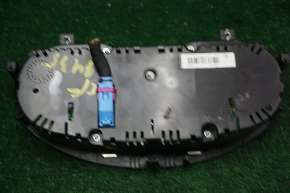 2009 2010 VOLKSWAGEN CC Speedometer Gauge Cluster OEM 3c8920970f - Image 2 of 4