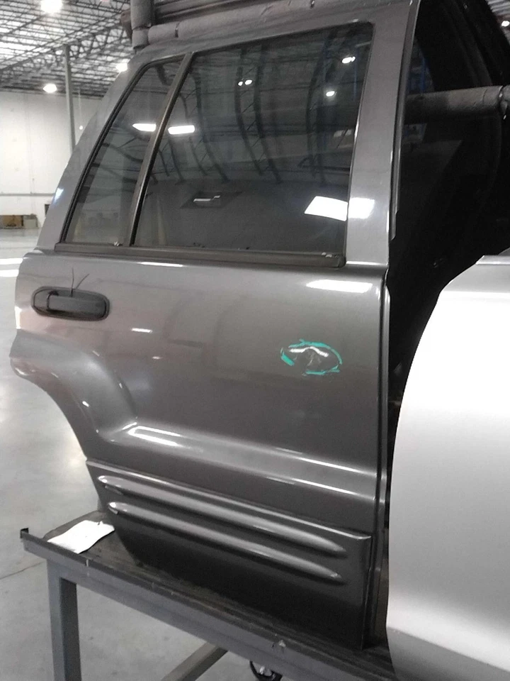 Used Rear Right Door Assembly Rear Side fits: 2004 Jeep Grand cherokee electric - Изображение 2 из 4