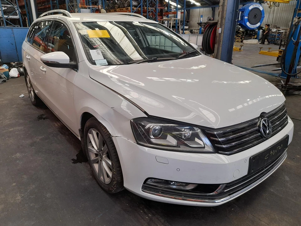 VOLKSWAGEN PASSAT TAILGATE, 3C/MK6 B7, ALLTRACK/WAGON, 09/10-05/15 - image 3 of 4