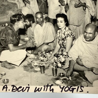 AiC) Photograph Beautiful ANANDA DEVI Elephantine Cave India 1956 Yogis 