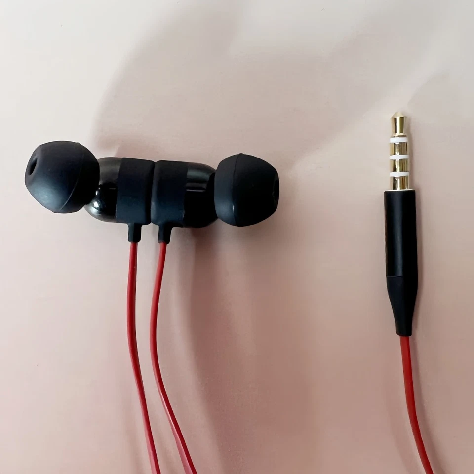 Auriculares internos con cable Beats by Dr. Dre UrBeats3 auriculares con conector de 3,5 mm negros rojos Foto 4 de 4