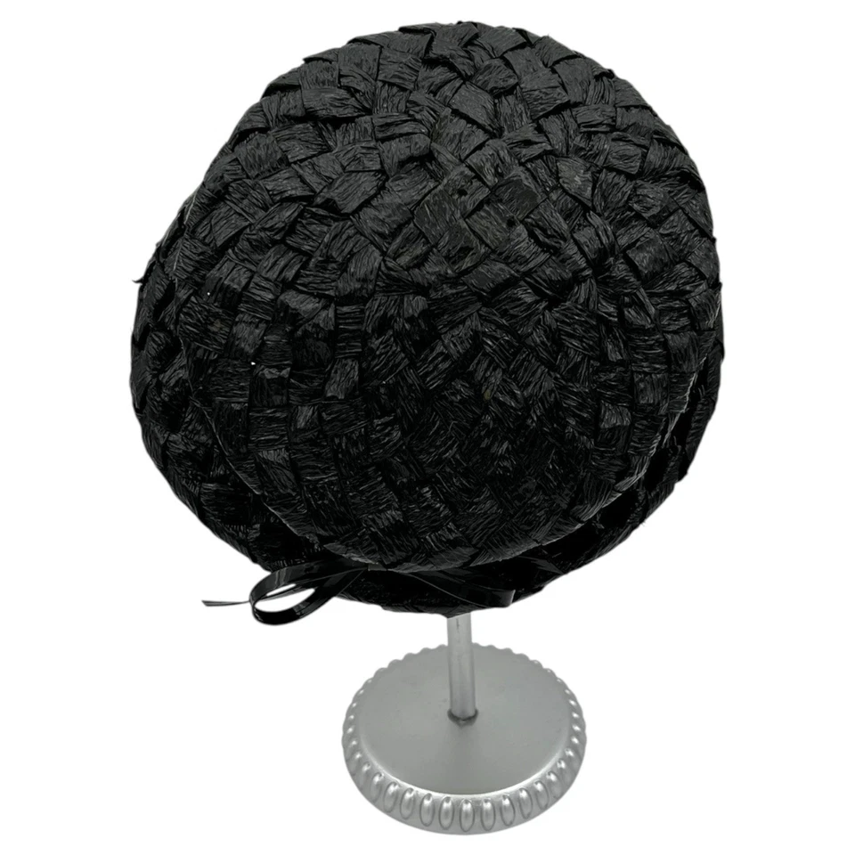 Vintage 1950s Union Made Tailored Raffia Straw Hat Black Pleather Scalloped Band - Image 4 of 4